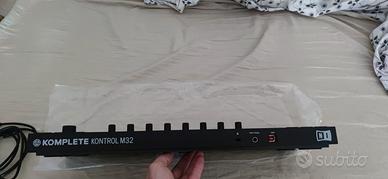 Native Instrument Mashine mikro mk3 e midi M32