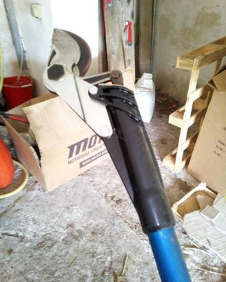 FORBICE DI TIPO PNEUMATICO CON ASTA IN ALLUMINIO d