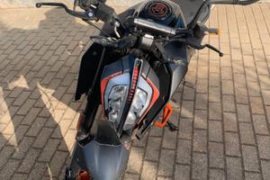 Duke 125 ABS pari al nuovo per passaggio A2
