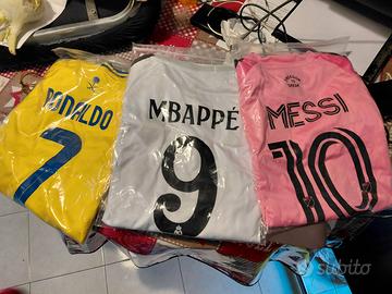Maglietta Pantaloncini Messi Mbappè Ronaldo. KIDS