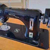 Macchina da cucire Necchi Esperia anni '50