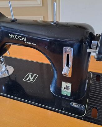 Macchina da cucire Necchi Esperia anni '50