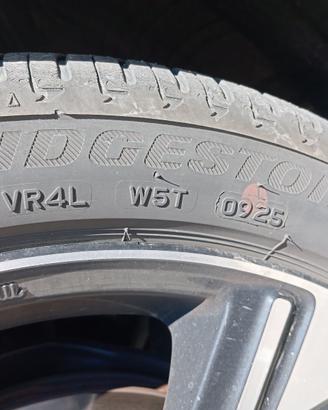 n° 4 Pneumatici Bridgestone 205/45 R17 84W