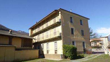 VILLAR FOCCHIARDO - INTERA PALAZZINA CON CORTILE P