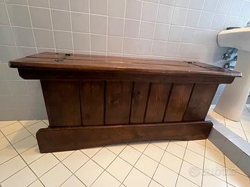 Cassapanca in legno