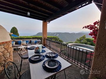 Finale ligure si propone villetta vista mare