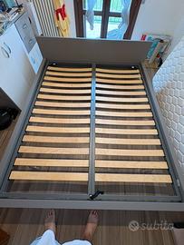 Letto matrimoniale sospeso