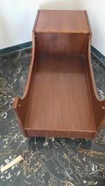 carrello con ruote portariviste e liquori
