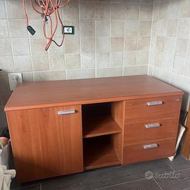 Studio con poltrana presidenziale in pelle