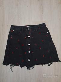 gonna nera con fiori
