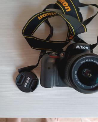 Nikon D3200 con custodia