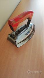 Ferro da stiro antico