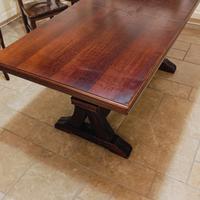 Tavolo classico di legno 