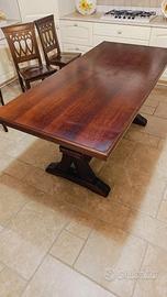Tavolo classico di legno 