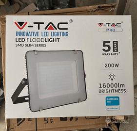 Faretto LED V-TAC PRO 200W 16000lm - Nuovo con Sca