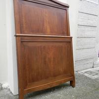 Letti singoli antichi in legno di noce con intarsi