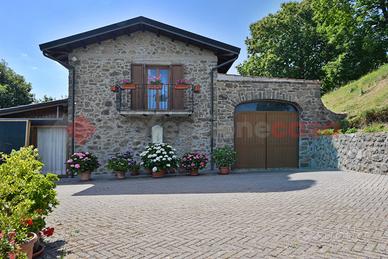 Villa o villino Barga [UM251GBVRG]