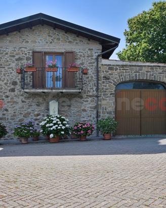Villa o villino Barga [UM251GBVRG]