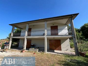 Casa indipendente di 200 m² con più di 5 locali e 