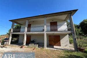 Casa indipendente di 200 m² con più di 5 locali e 