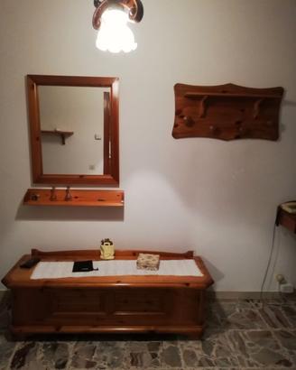 Cassapanca con specchio, appendiabiti, mensole