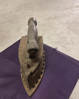 Ferro da stiro antico