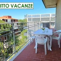 AGOSTO Climatizzato con terrazzo e comodo al mare