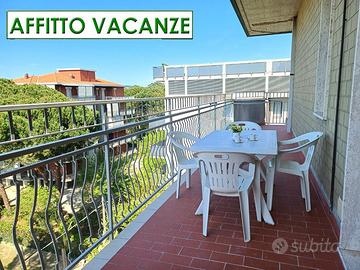 AGOSTO Climatizzato con terrazzo e comodo al mare