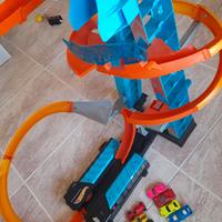 Pista Hot wheels con 10 macchinine