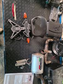 scarico e porta targa gsr 600