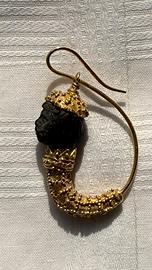 Orecchino singolo moretto etrusco oro 18 kt