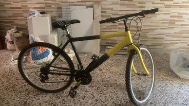 Mountain Bike MTB 26" Gialla e Nera –