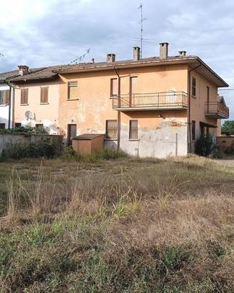 Rustico / Casale di 250 m² con più di 5 locali a M