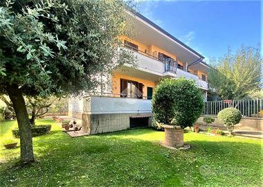 VILLA A SCHIERA A VALENTANO