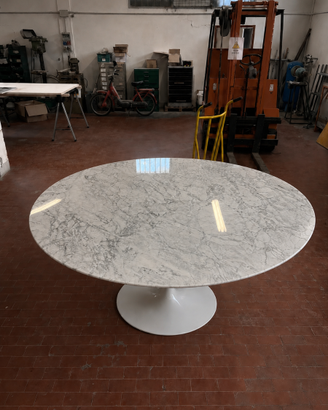 Tavolo alto TULIP in Marmo bianco di Carrara
