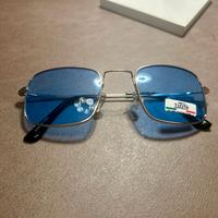 occhiali rettangolari stile vintage