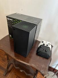 Console Xbox Series X 1 TB Nera con due controller