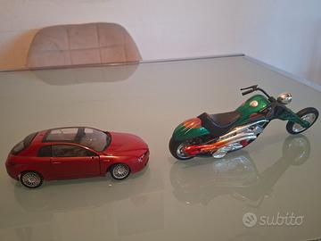 MOTO VERDE E MACCHINA ROSSA