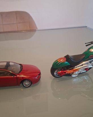 MOTO VERDE E MACCHINA ROSSA