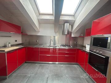 Cucina angolare moderna,  top in acciao inox
