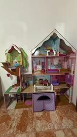 Casa delle bambole gigante