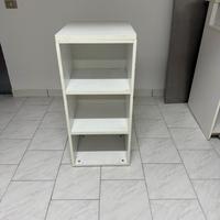 Mobile armadiato con scaffali