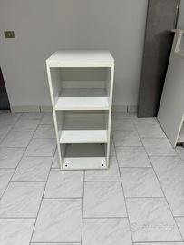 Mobile armadiato con scaffali