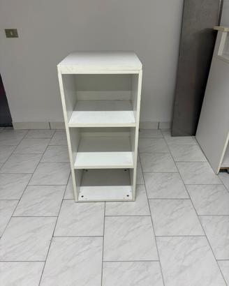 Mobile armadiato con scaffali