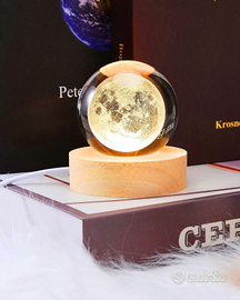 Sfera luminosa luna 3D con base in legno