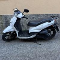 Scooter Peugeot 125