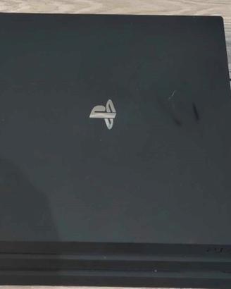 PlayStation 4 pro 1 tb usata + gioco