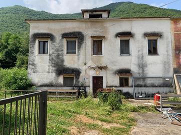 CASA SEMINDIPENDENTE A ATINA