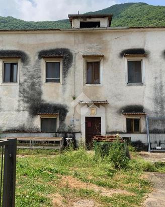 CASA SEMINDIPENDENTE A ATINA
