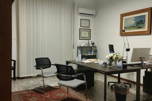 Stanza uso ufficio per professionisti